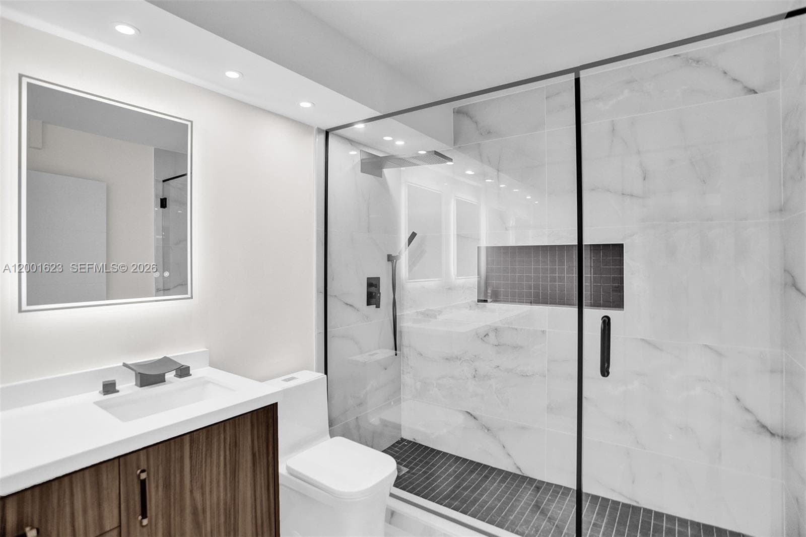 2030 Ocean Dr 718 photo 9