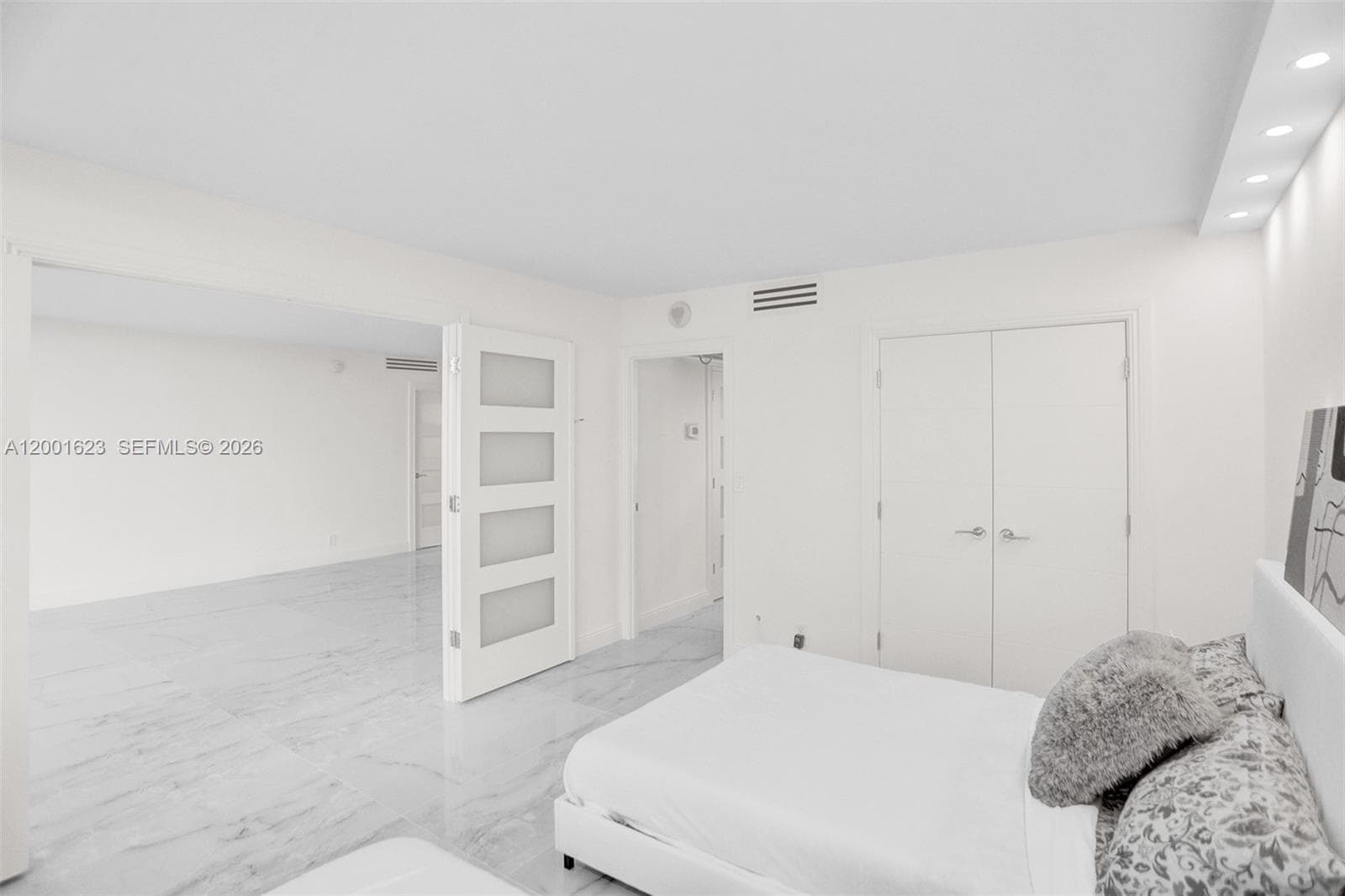 2030 Ocean Dr 718 photo 11