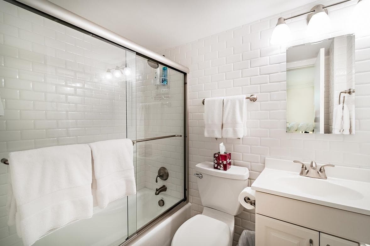 139 Sunrise Avenue 2020 photo 5