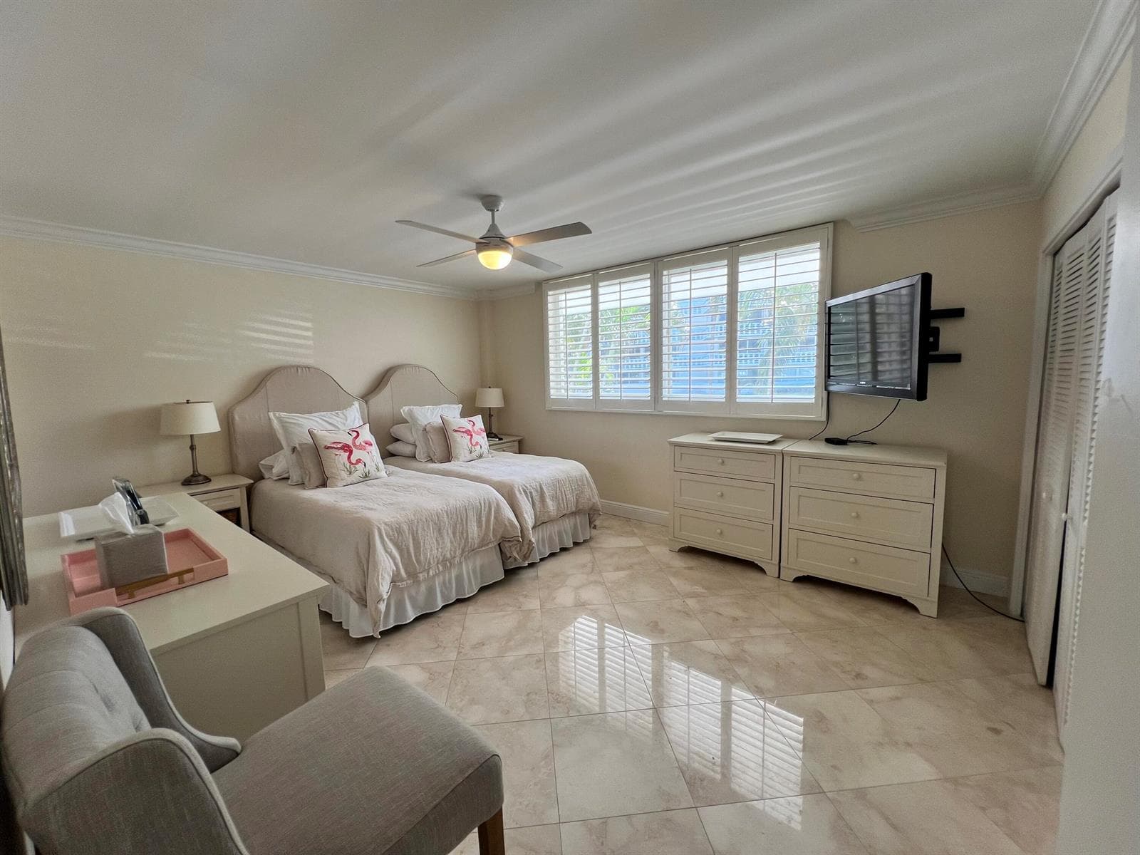 139 Sunrise Avenue 2020 photo 9