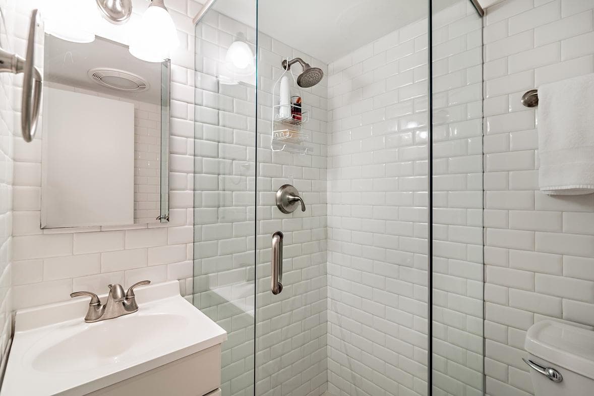 139 Sunrise Avenue 2020 photo 10