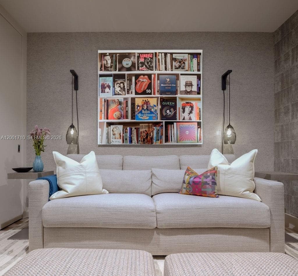 5775 Collins Ave 1102 photo 3