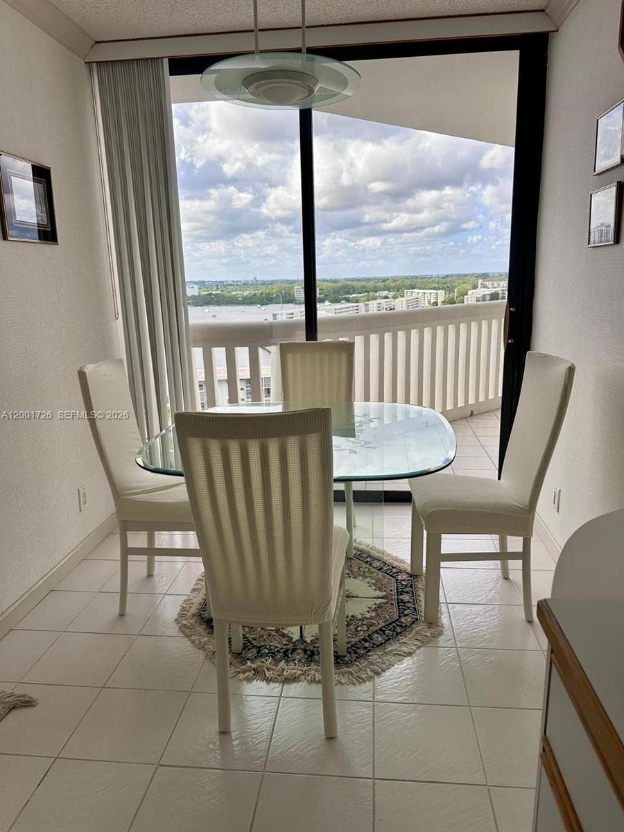 1000 Island Blvd 1511 photo 10