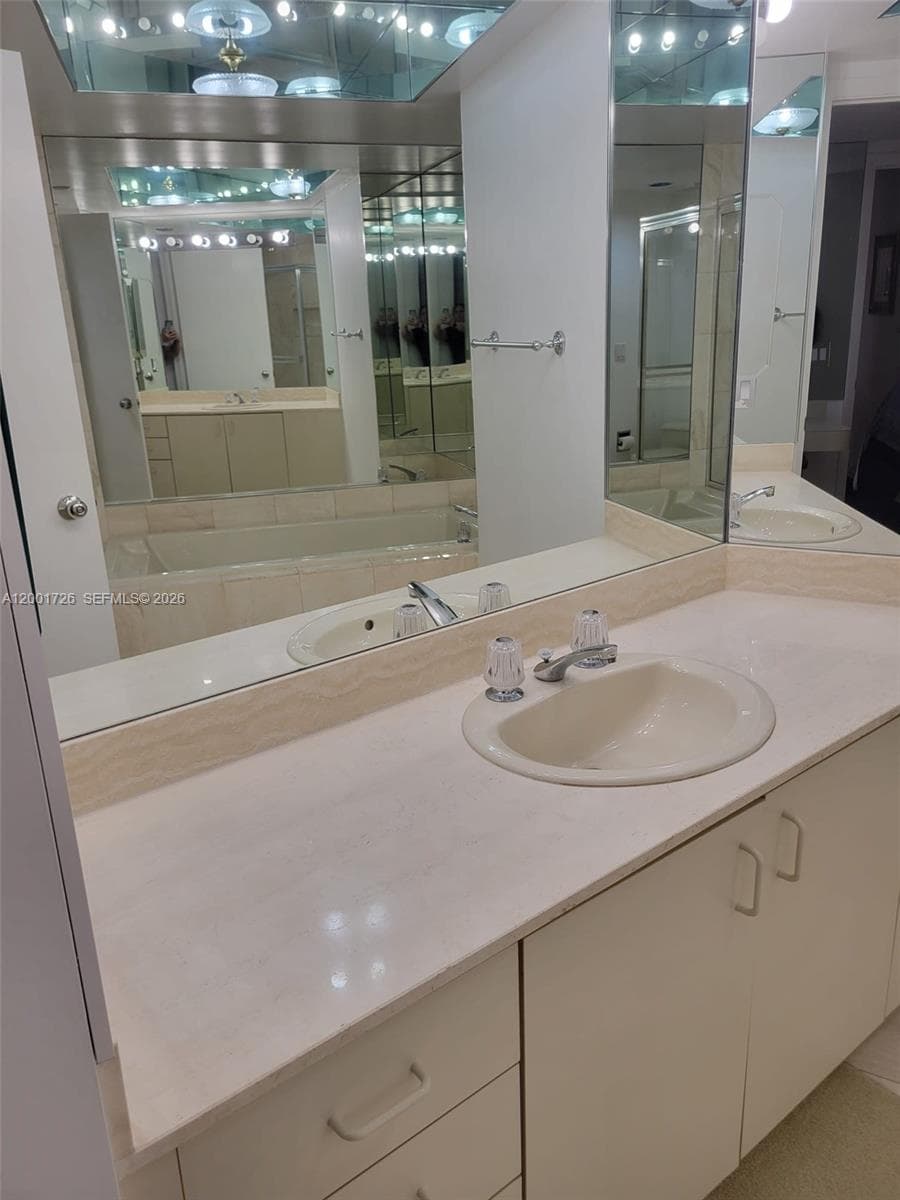 1000 Island Blvd 1511 photo 18