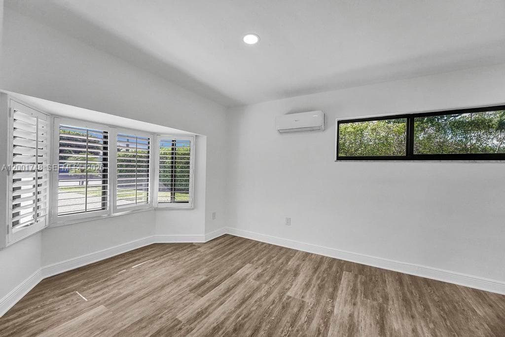 9261 85th St photo 23