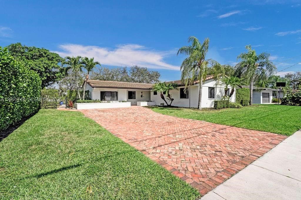 9261 85th St photo 2