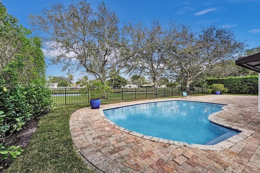 9261 85th St photo 6