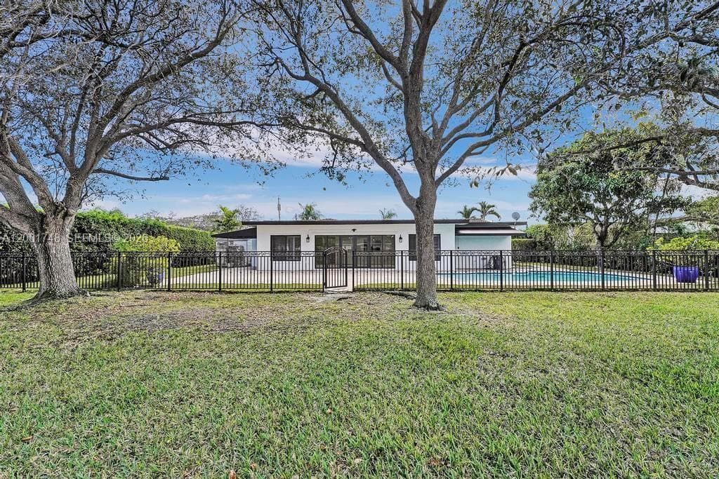 9261 85th St photo 8