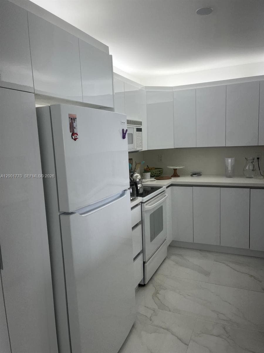 100 Bayview Dr 1006 photo 12