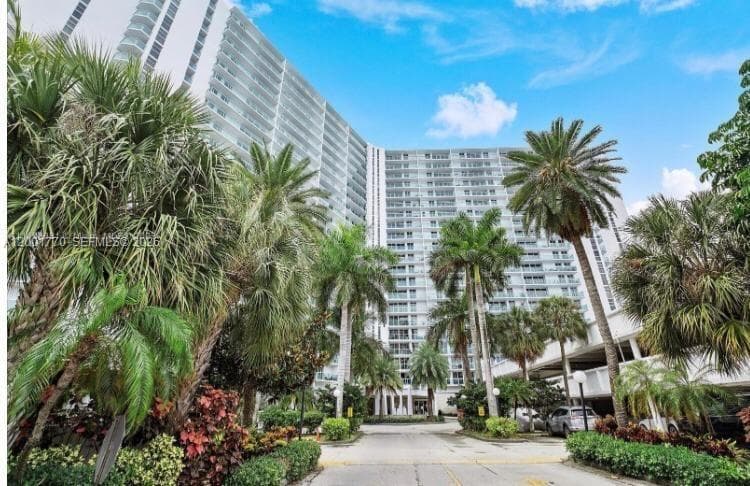 100 Bayview Dr 1006 photo 5