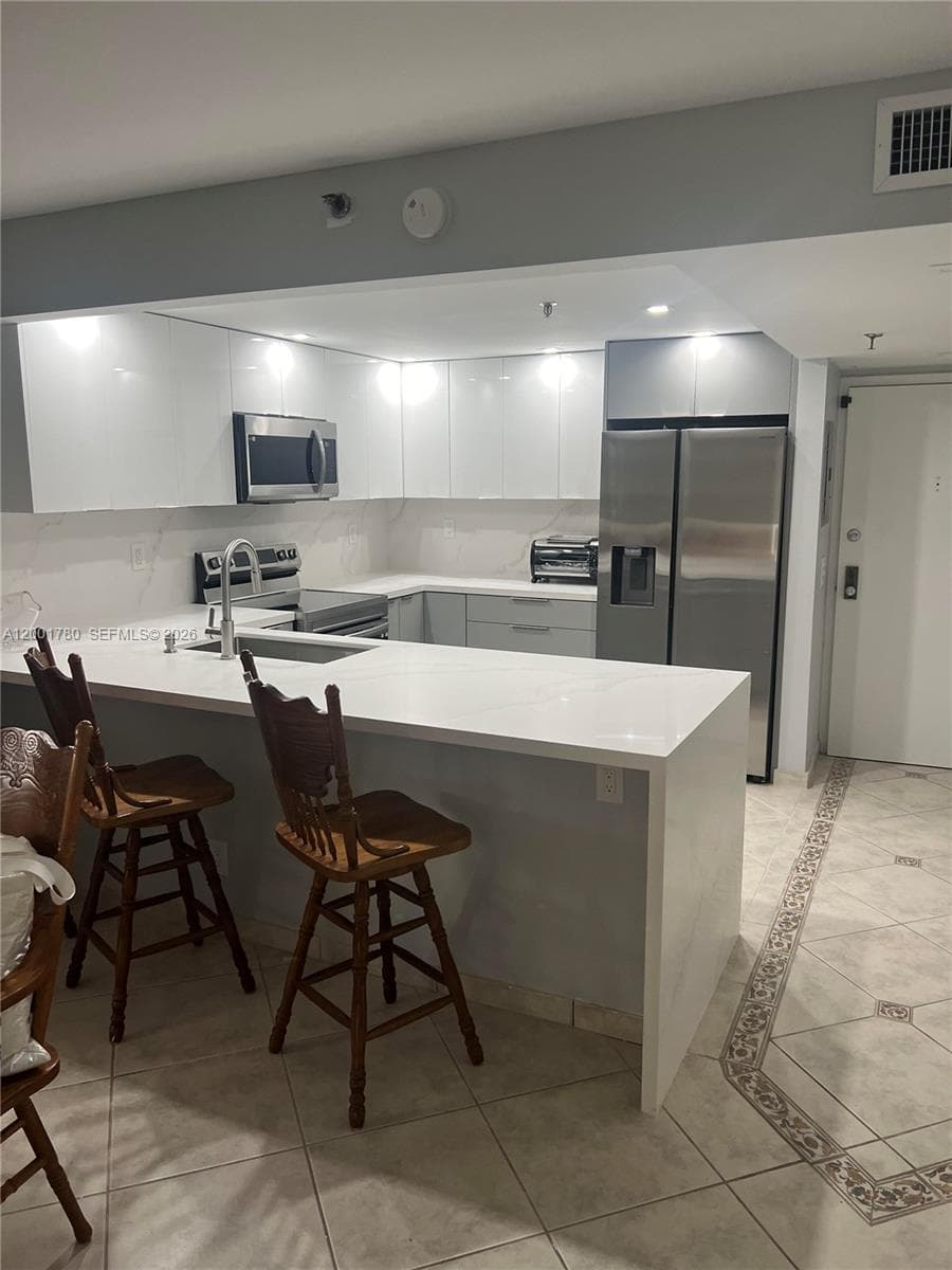 2625 Collins Ave 1101 photo 2