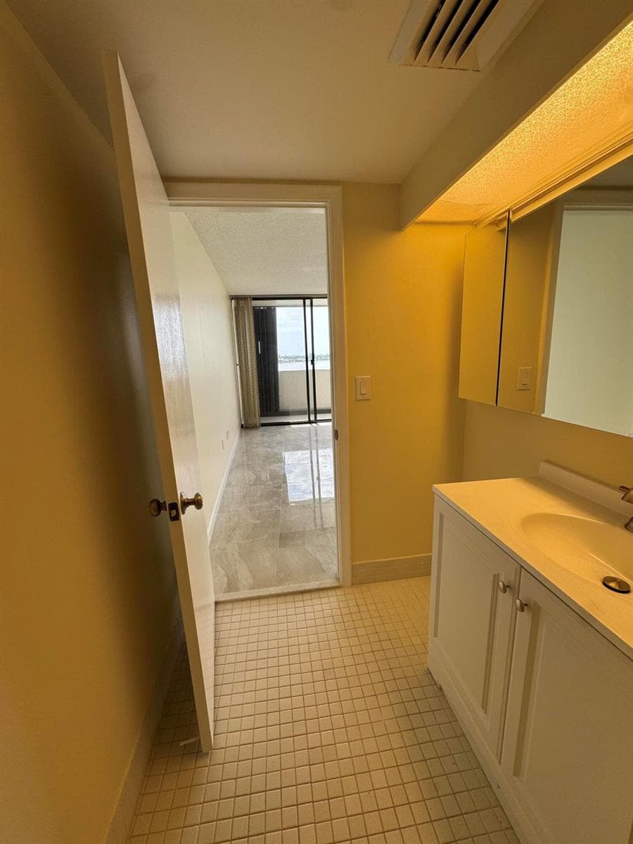 5200 N Flagler Drive 902 photo 16