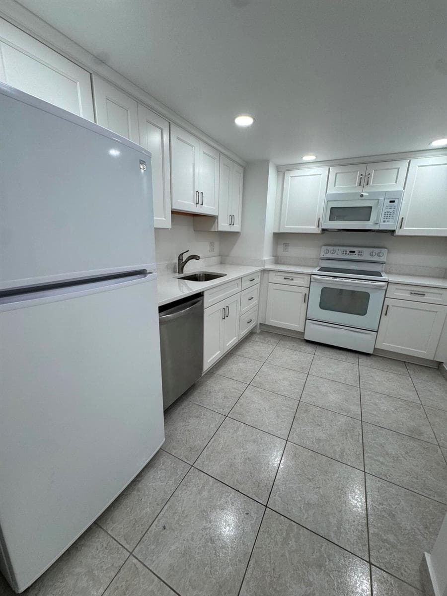 5200 N Flagler Drive 902 photo 9