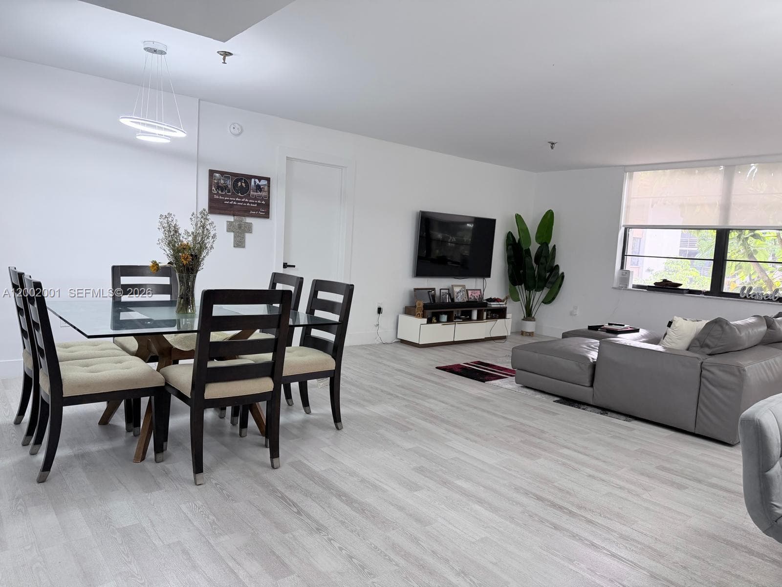 671 195th St 208E photo 3