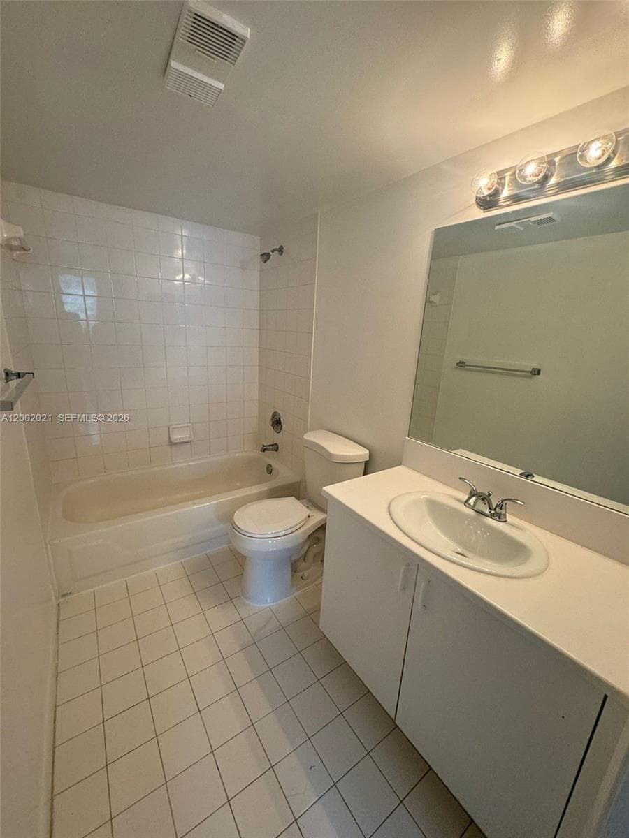 111 Yacht Club Way 107 photo 24