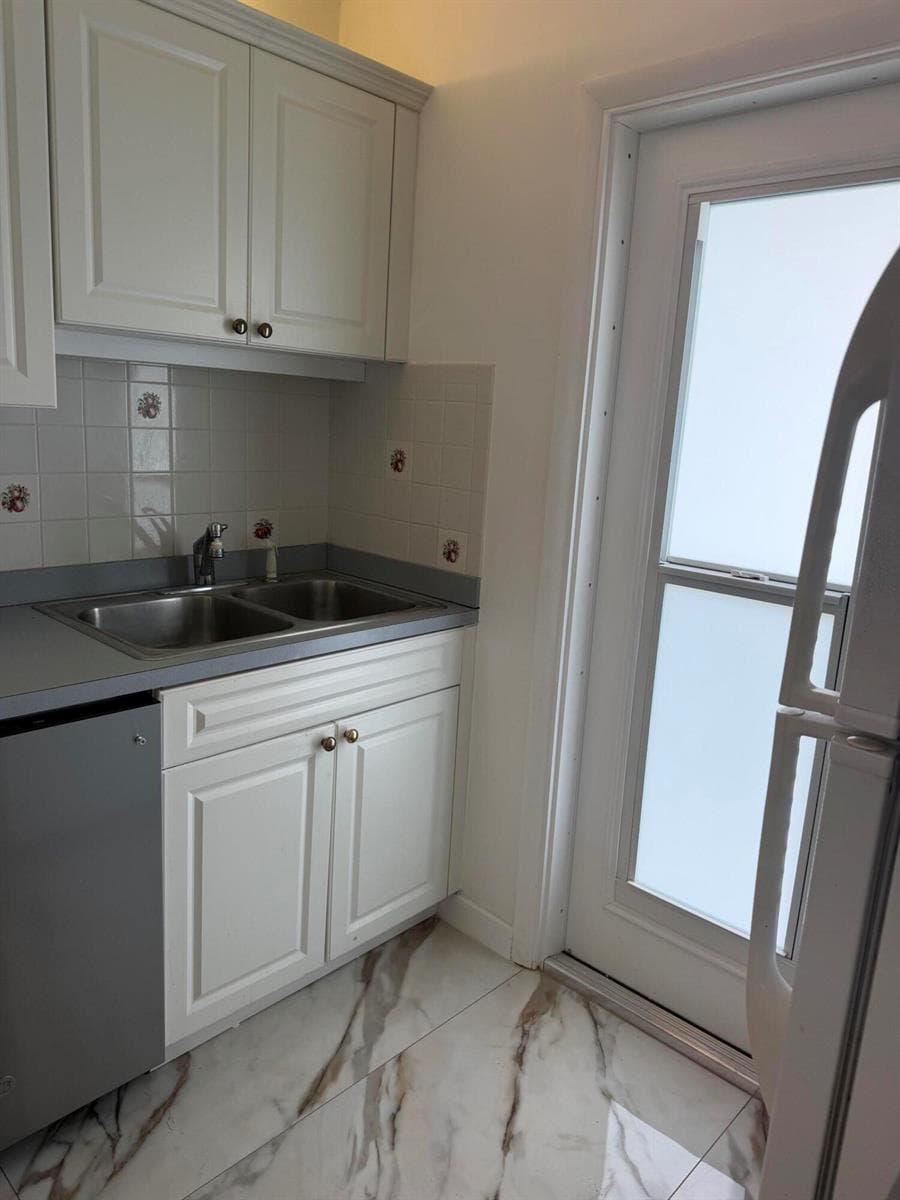 1100 Pine Drive 102 photo 6