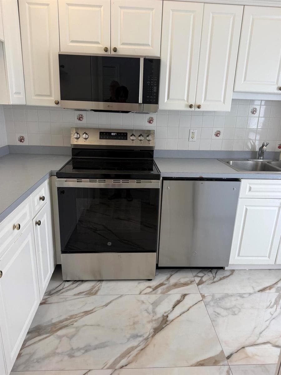1100 Pine Drive 102 photo 9