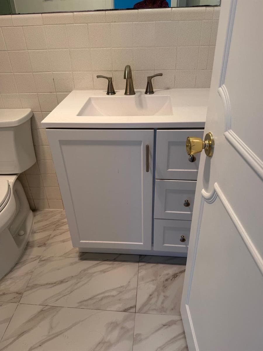 1100 Pine Drive 102 photo 14