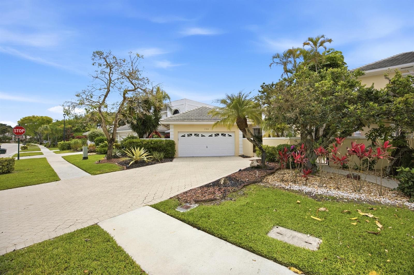 7780 Travelers Tree Drive photo 5