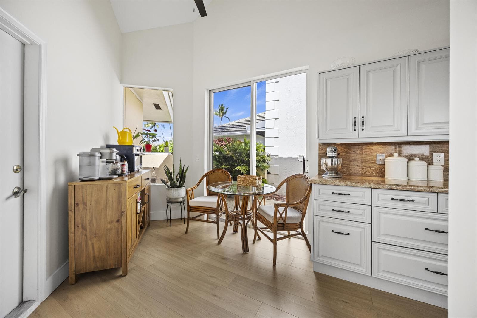 7780 Travelers Tree Drive photo 10