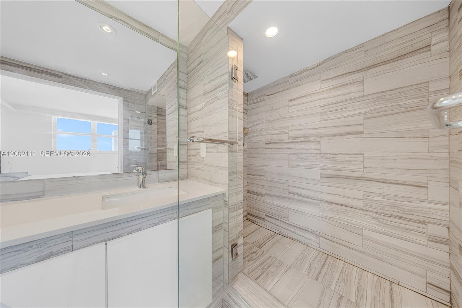 465 Ocean Dr 906 photo 24