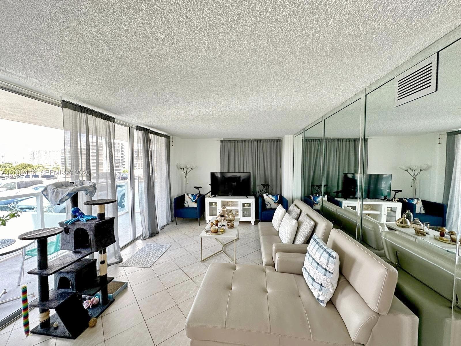 3800 S Ocean Dr 305 photo 3