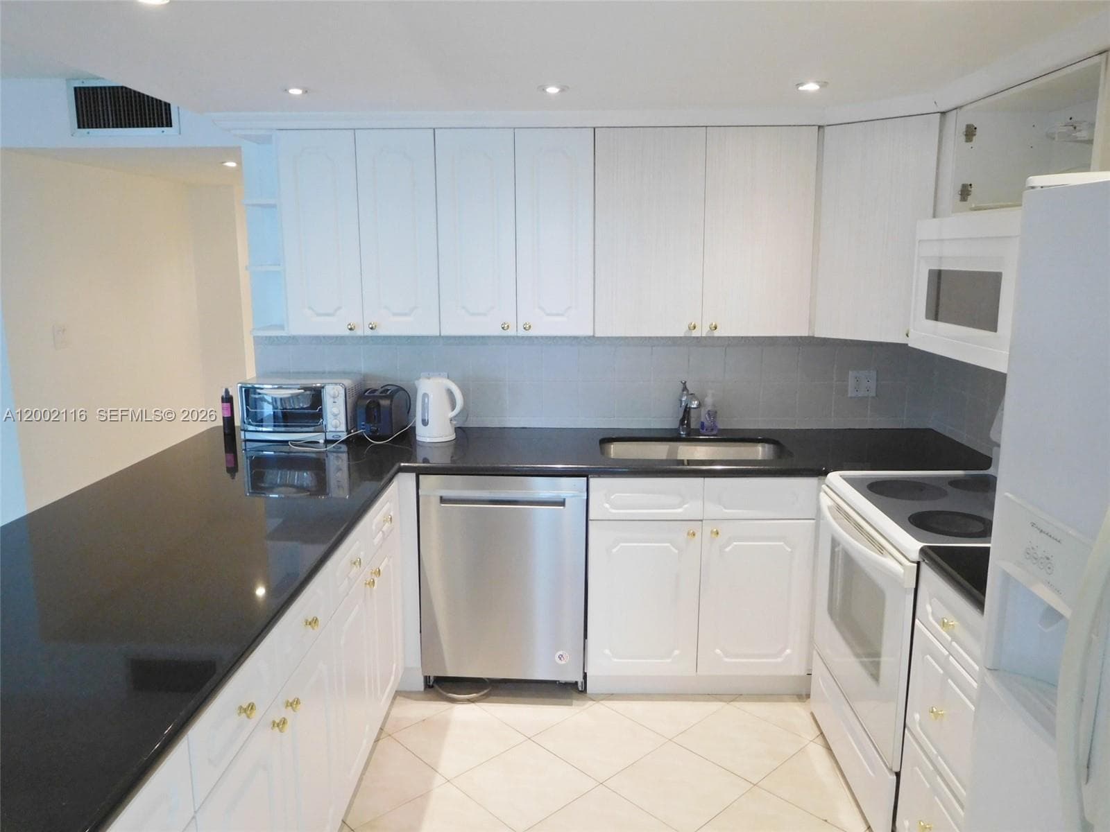 3800 S Ocean Dr 305 photo 4