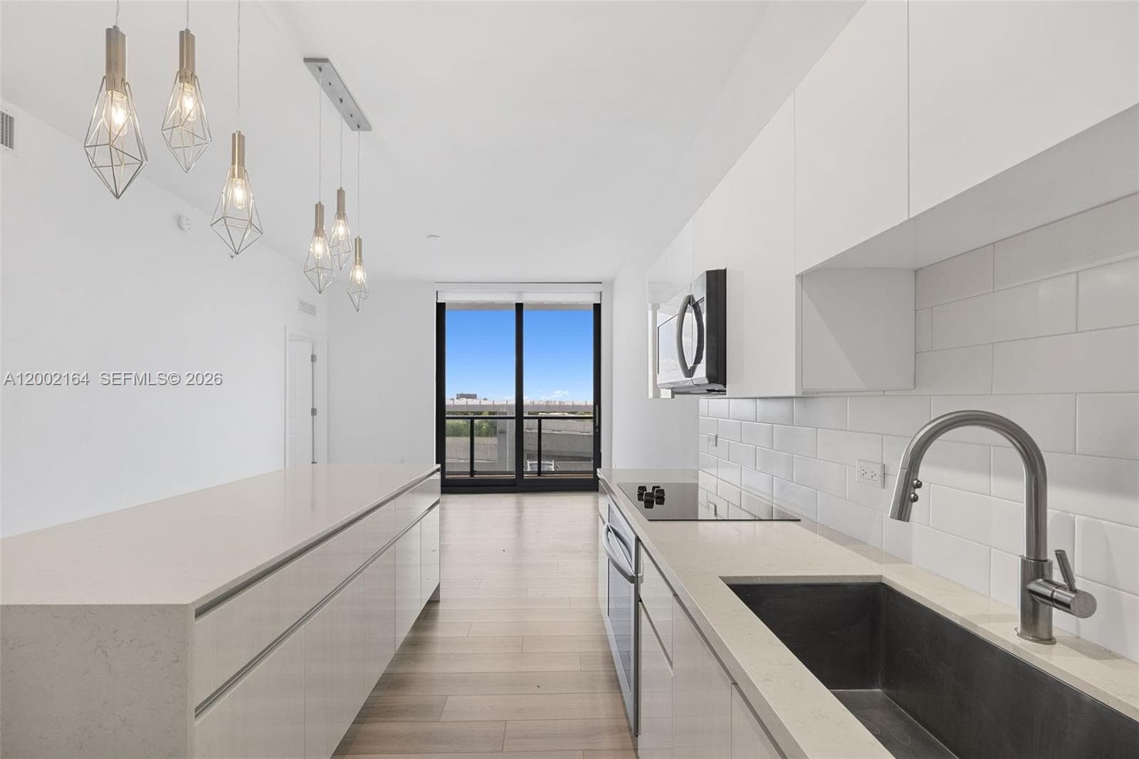 101 Diplomat Pkwy 605 photo 2