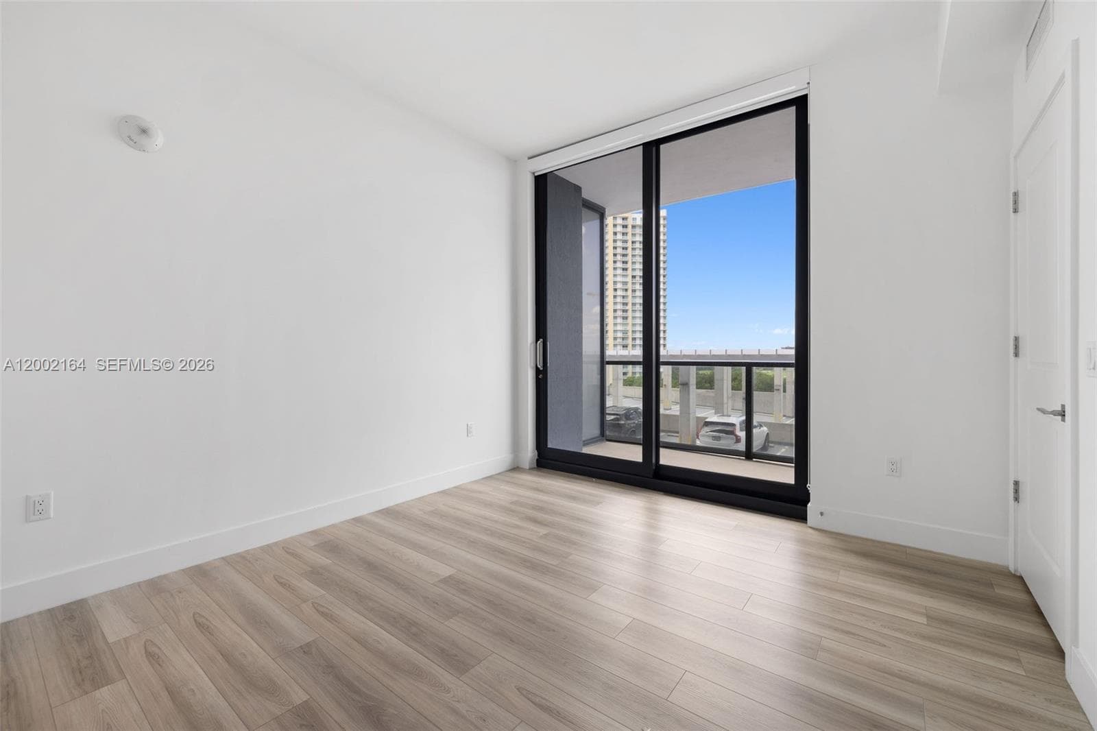 101 Diplomat Pkwy 605 photo 16