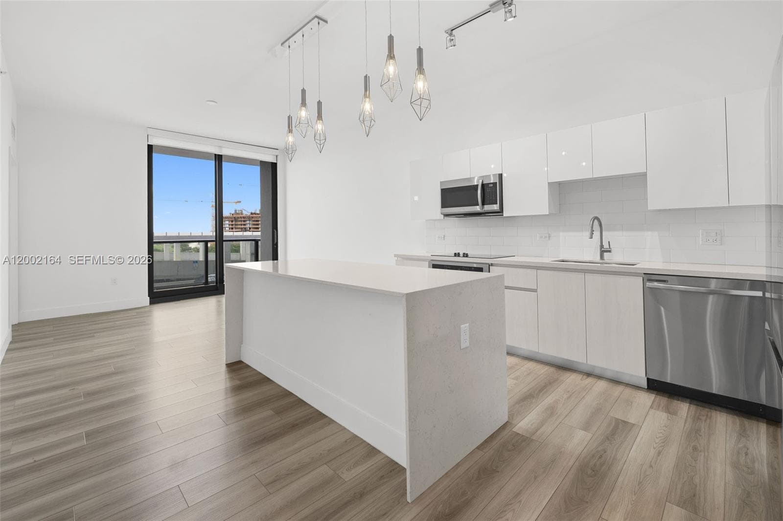 101 Diplomat Pkwy 605 photo 1