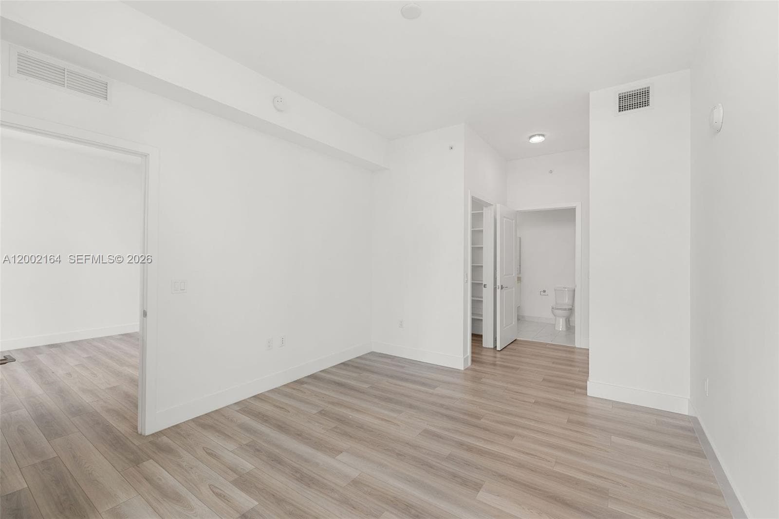 101 Diplomat Pkwy 605 photo 19