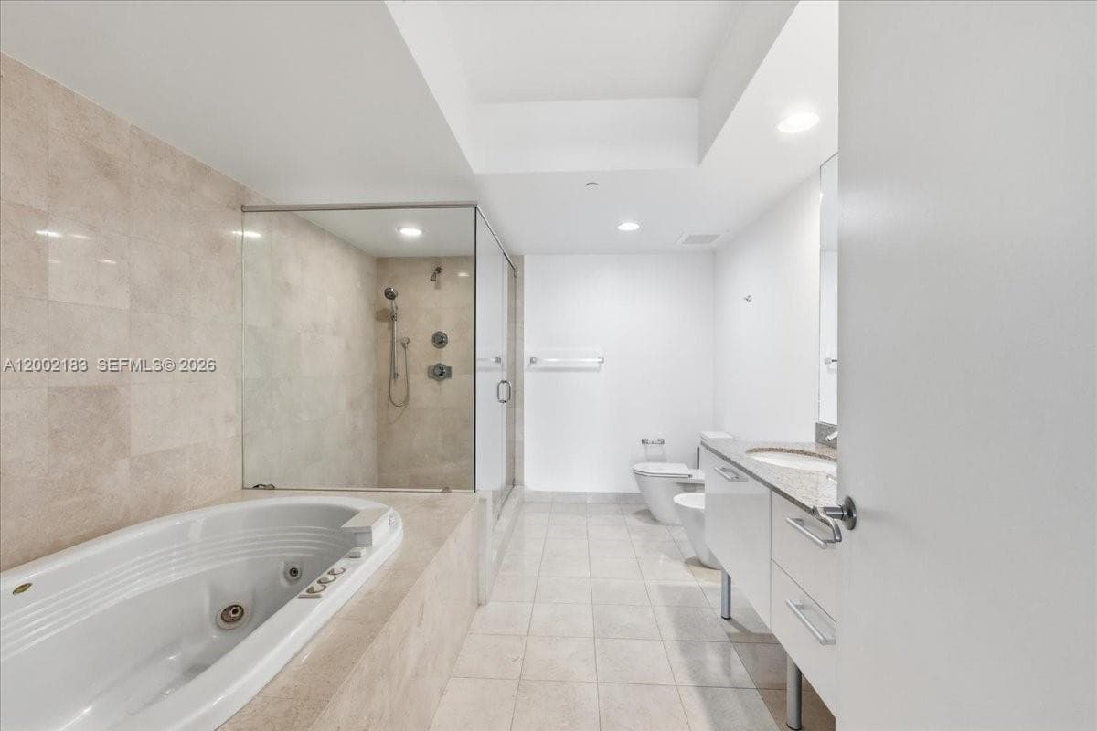 17201 Collins Ave 1107 photo 22