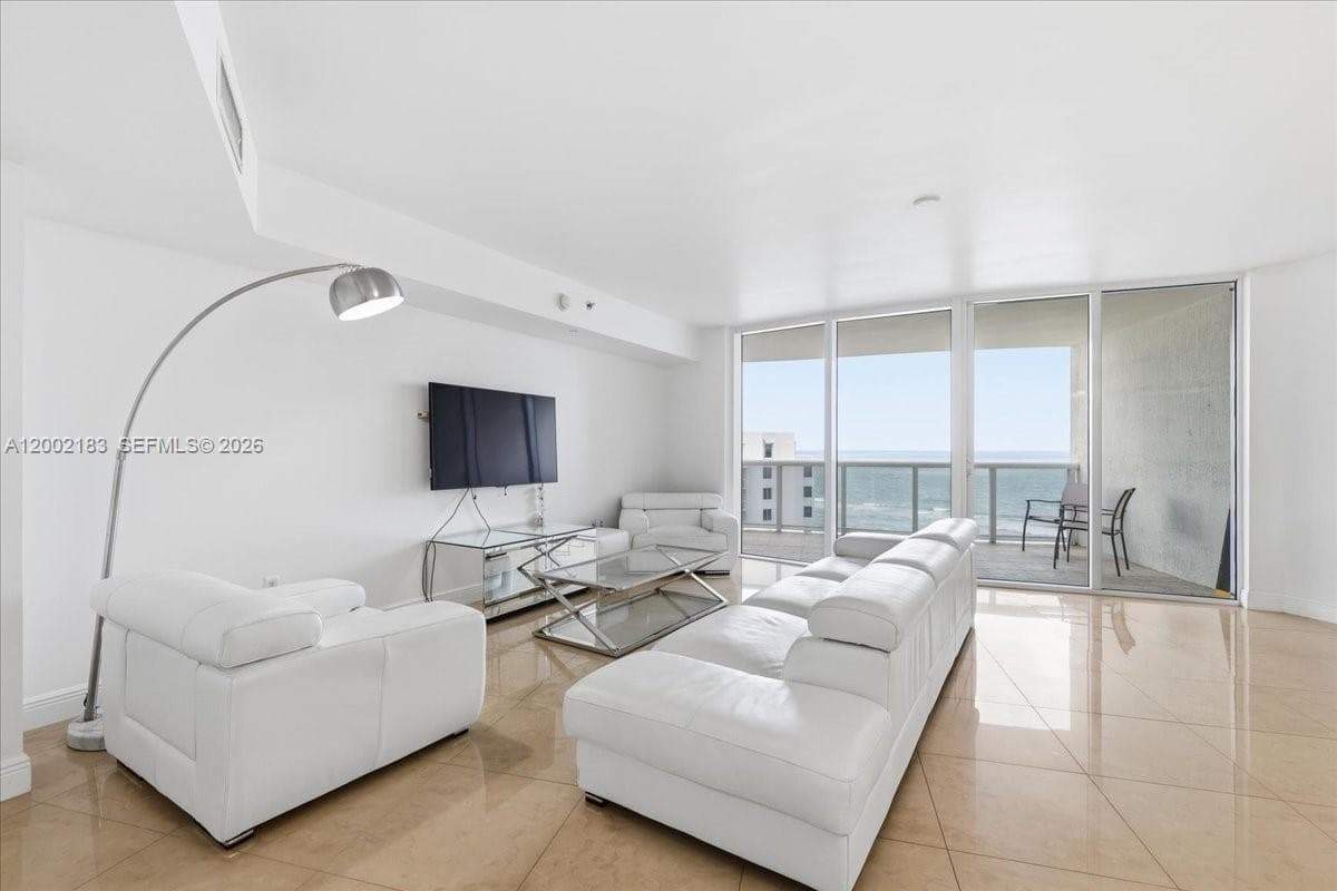 17201 Collins Ave 1107 photo 3