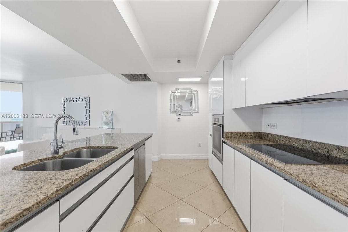 17201 Collins Ave 1107 photo 9