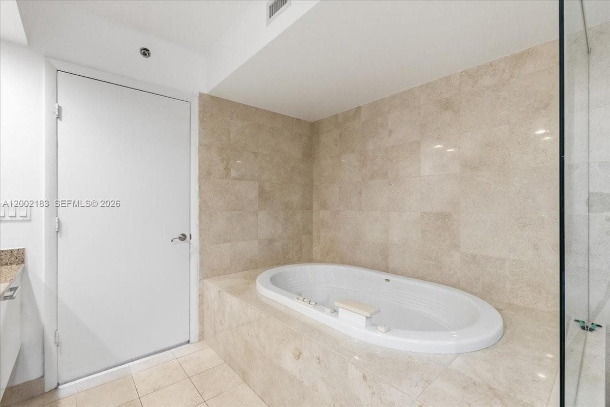 17201 Collins Ave 1107 photo 24