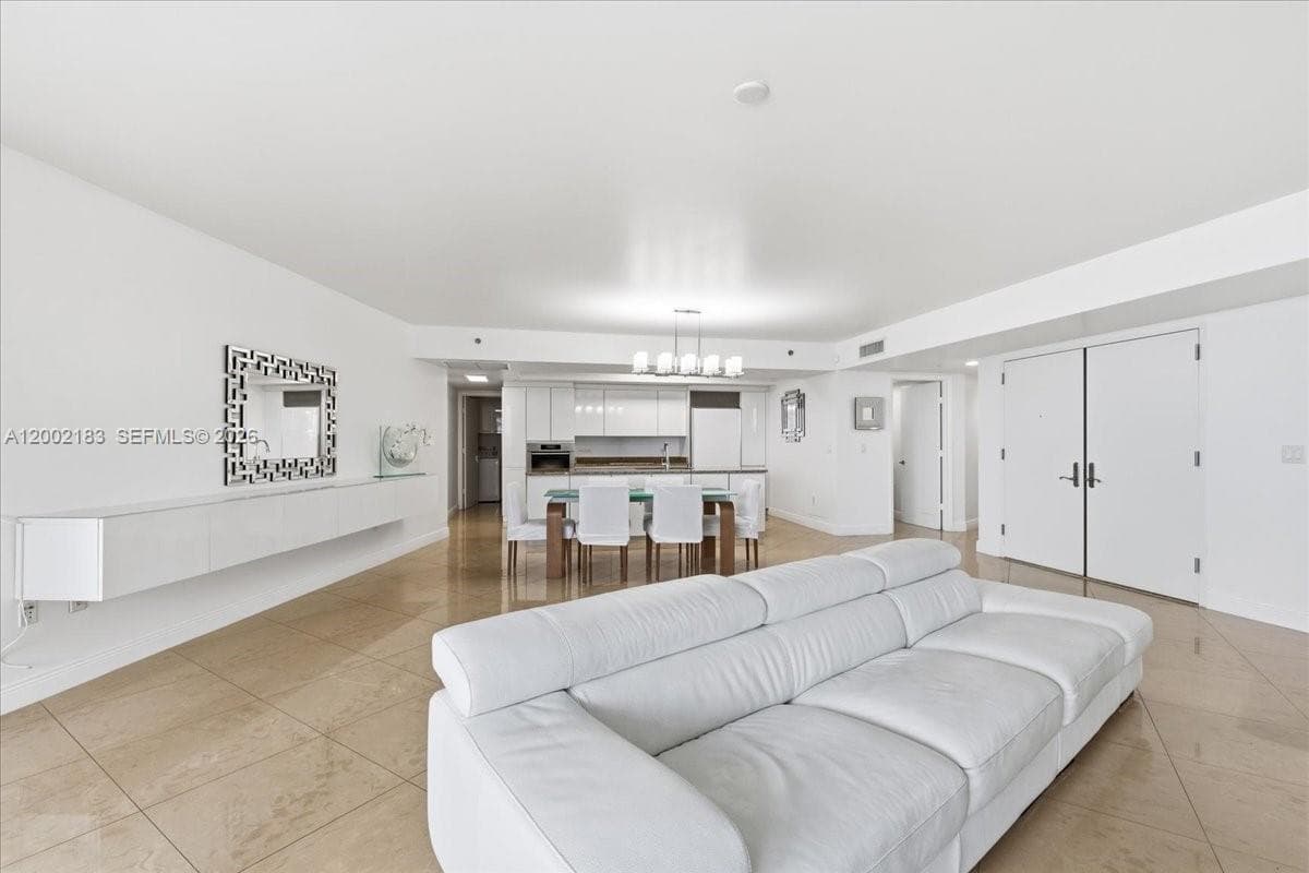 17201 Collins Ave 1107 photo 8