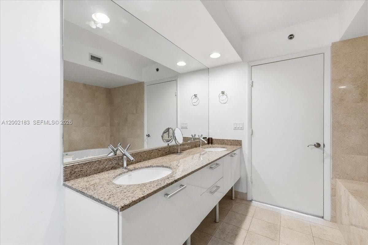 17201 Collins Ave 1107 photo 25