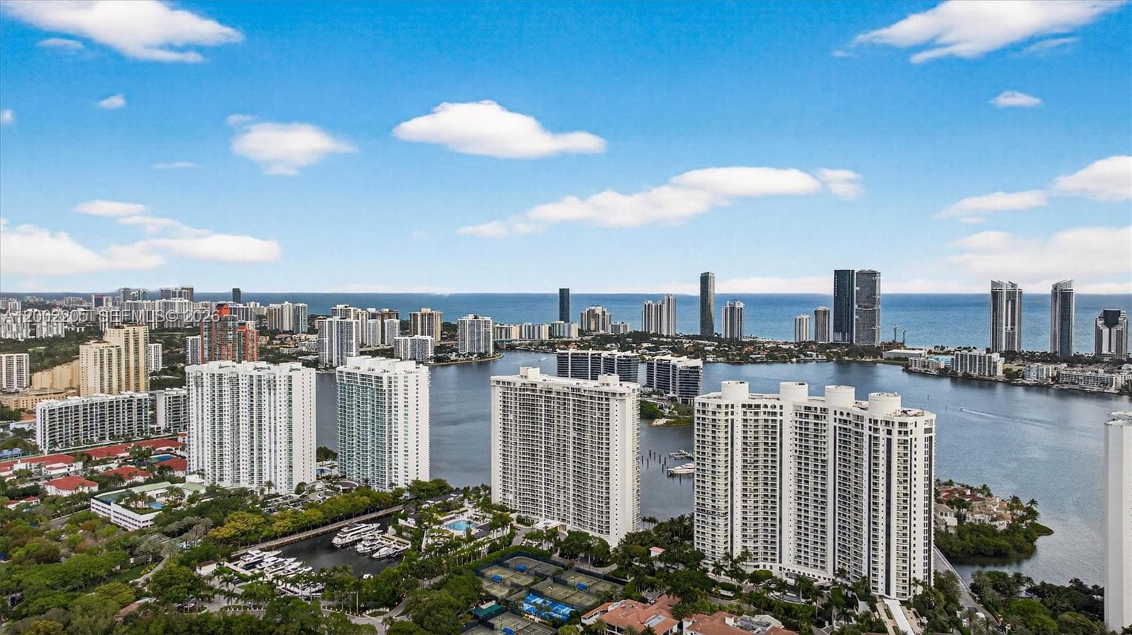 7000 Island Blvd PH-02 photo 4