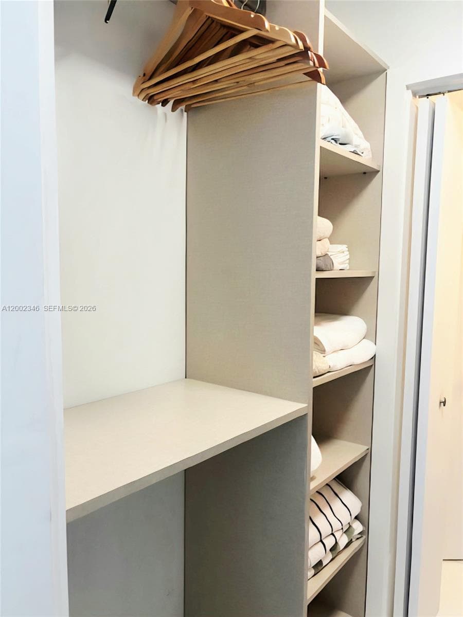 100 Lincoln Rd 927 photo 16