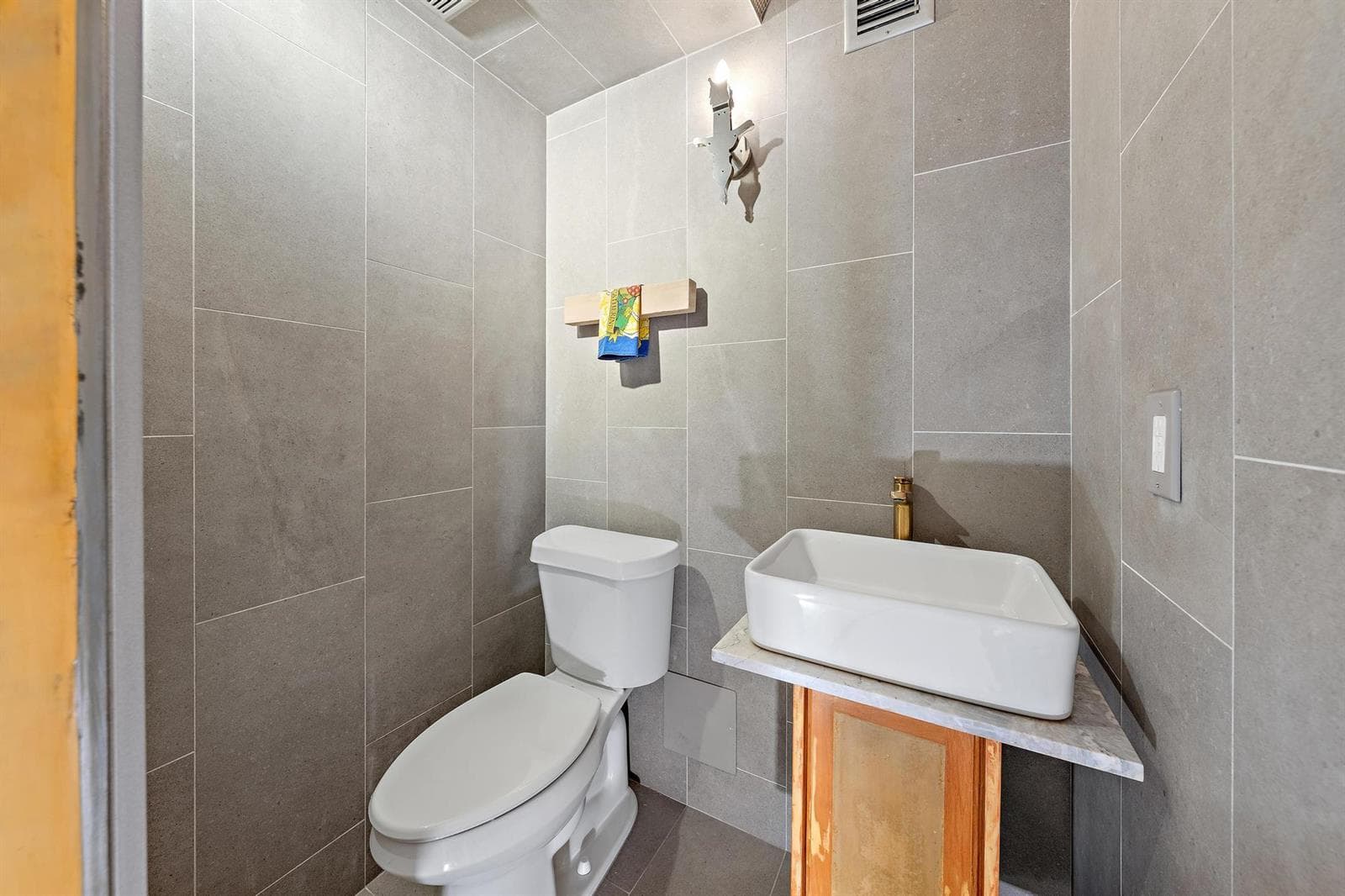 1516 S Lakeside Drive 106 photo 3