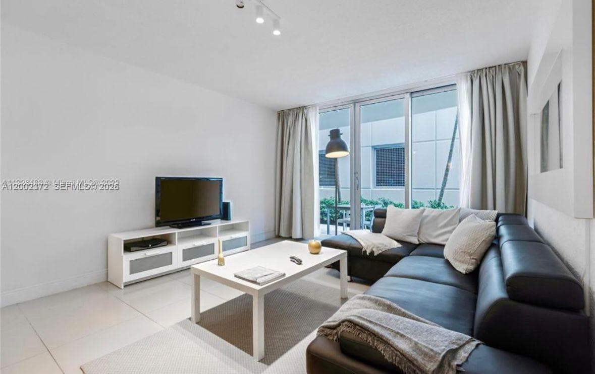 3901 Ocean Dr 1B photo 3