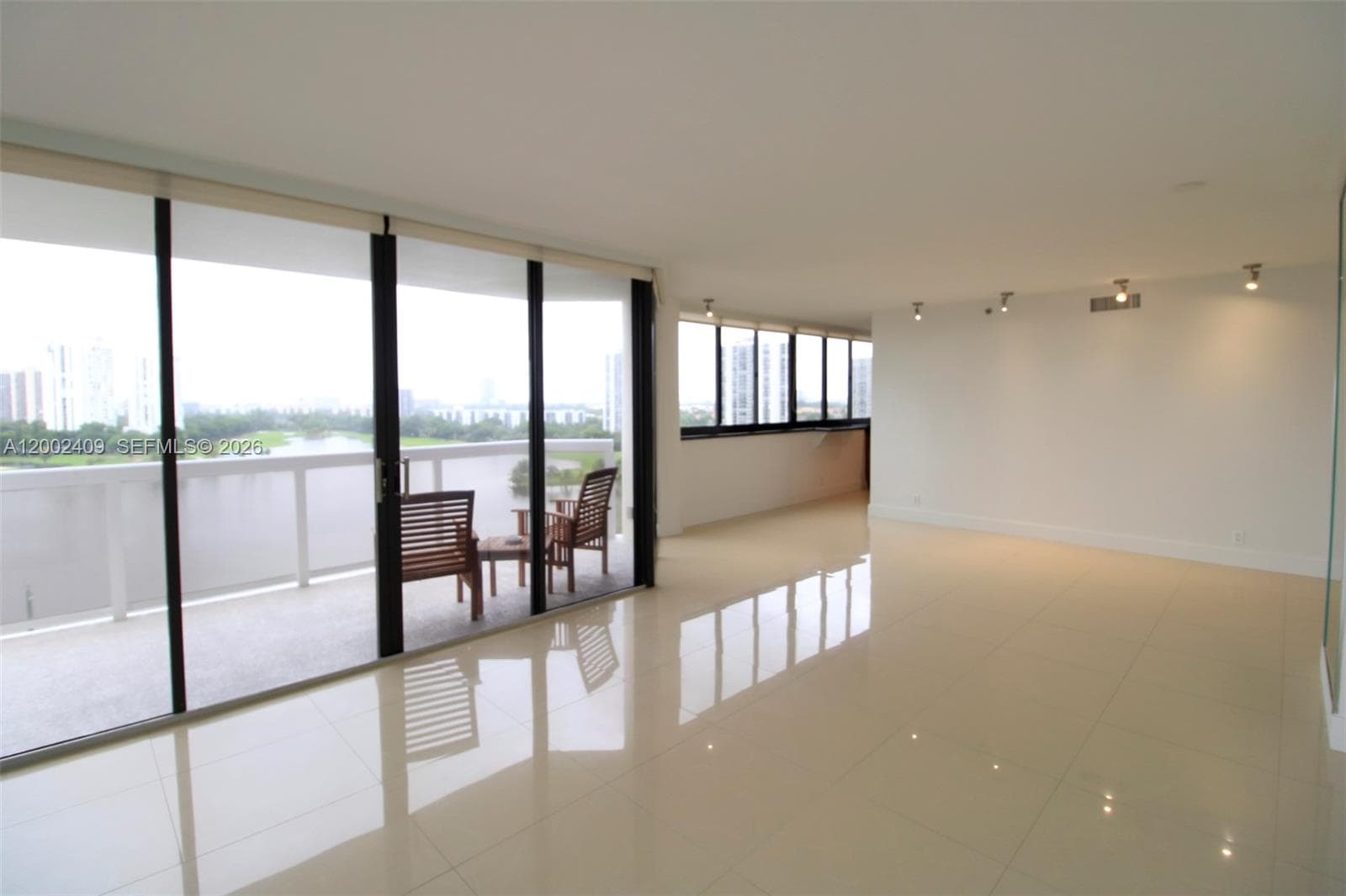 20185 Country Club Dr 1105 photo 6