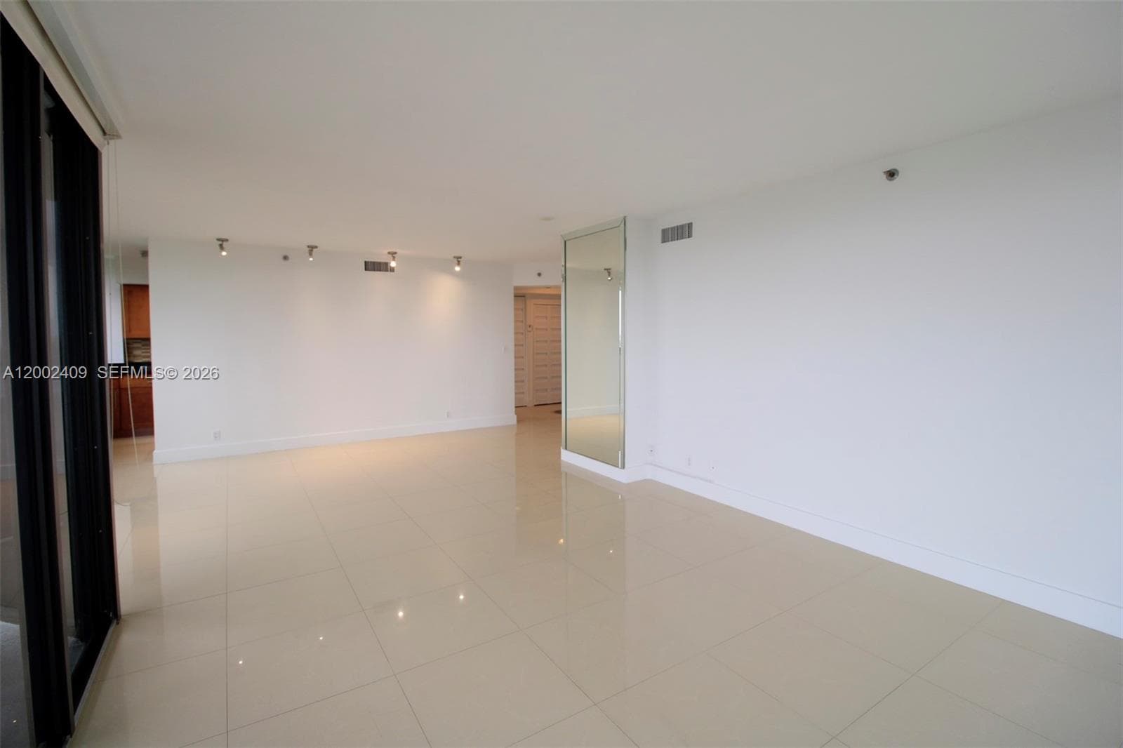 20185 Country Club Dr 1105 photo 10