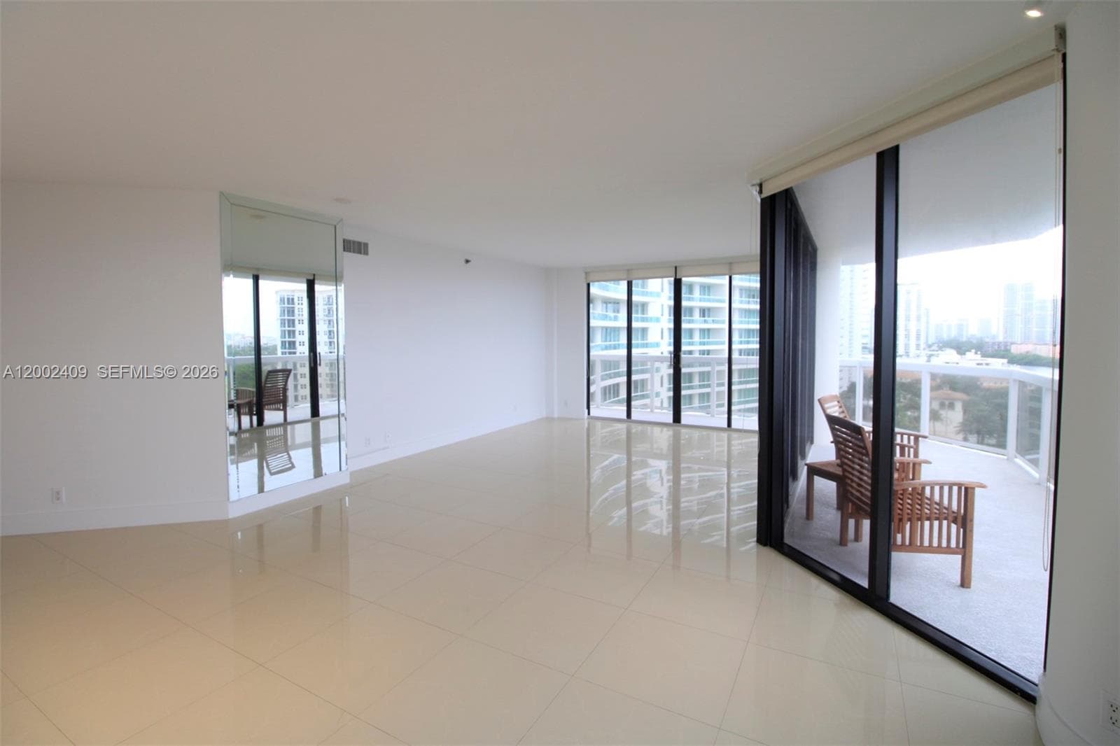 20185 Country Club Dr 1105 photo 4