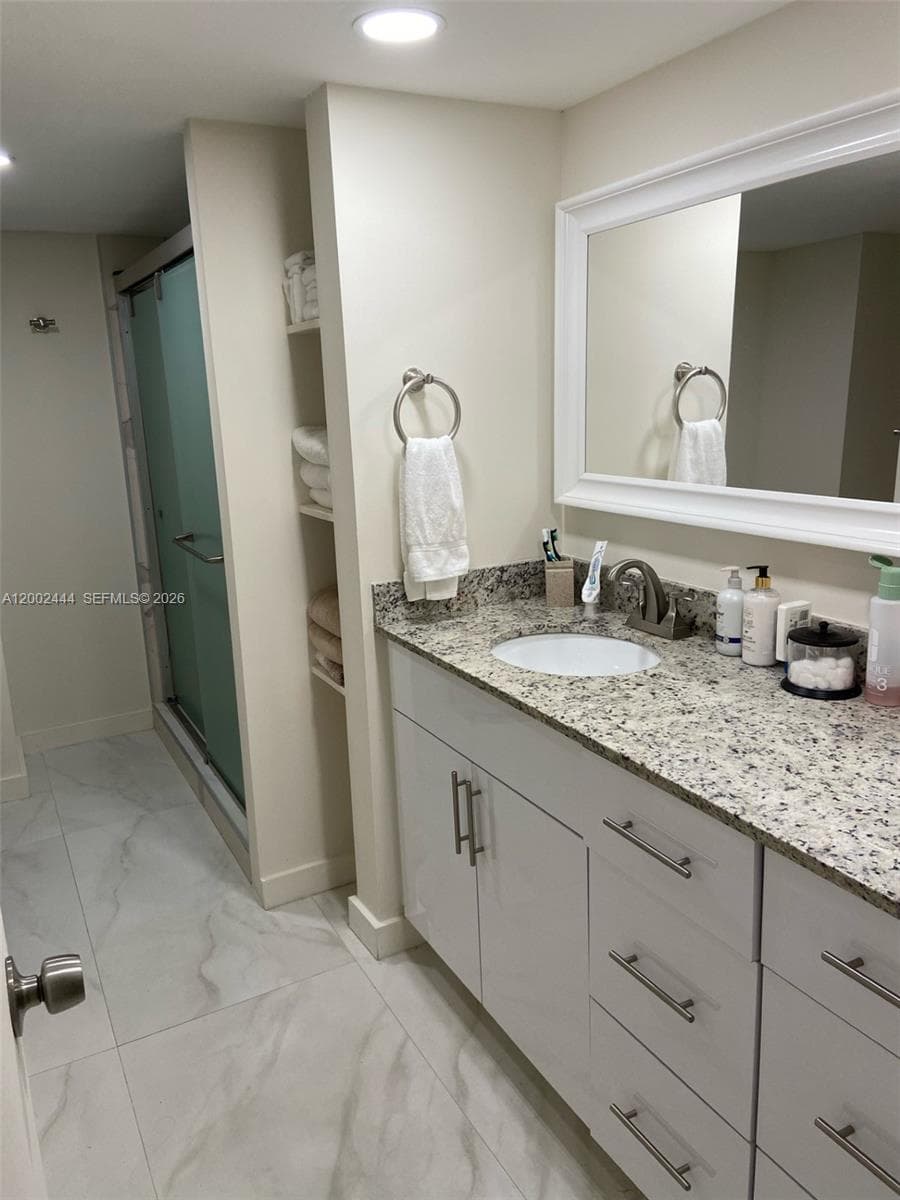 1833 Ocean Dr 309 photo 8