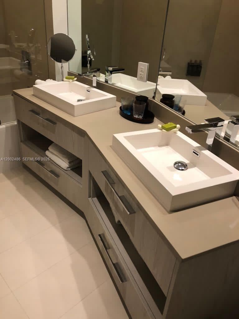 4111 Ocean Dr 1002 photo 13