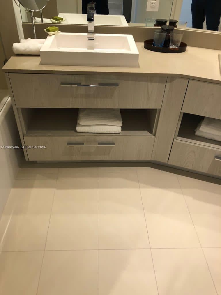 4111 Ocean Dr 1002 photo 17