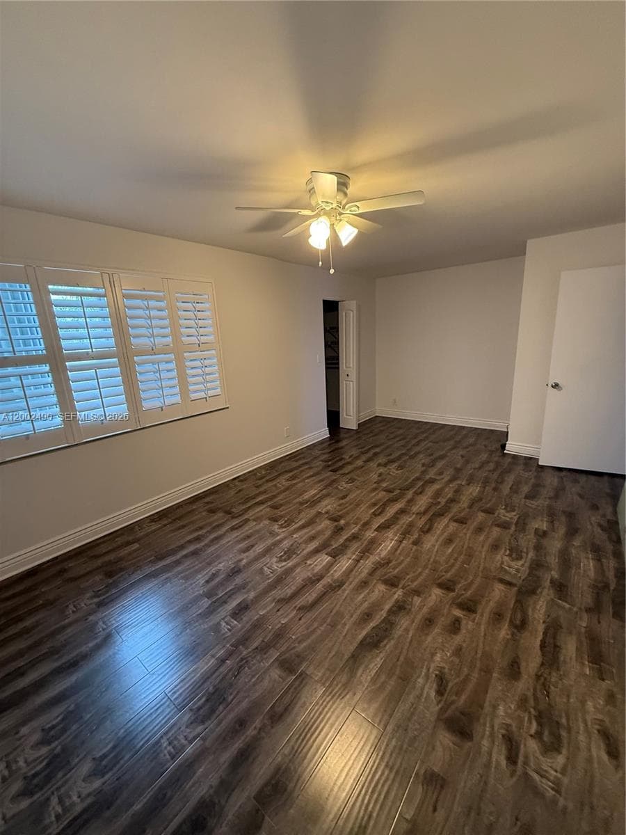 2606 10 ST 2606 photo 3