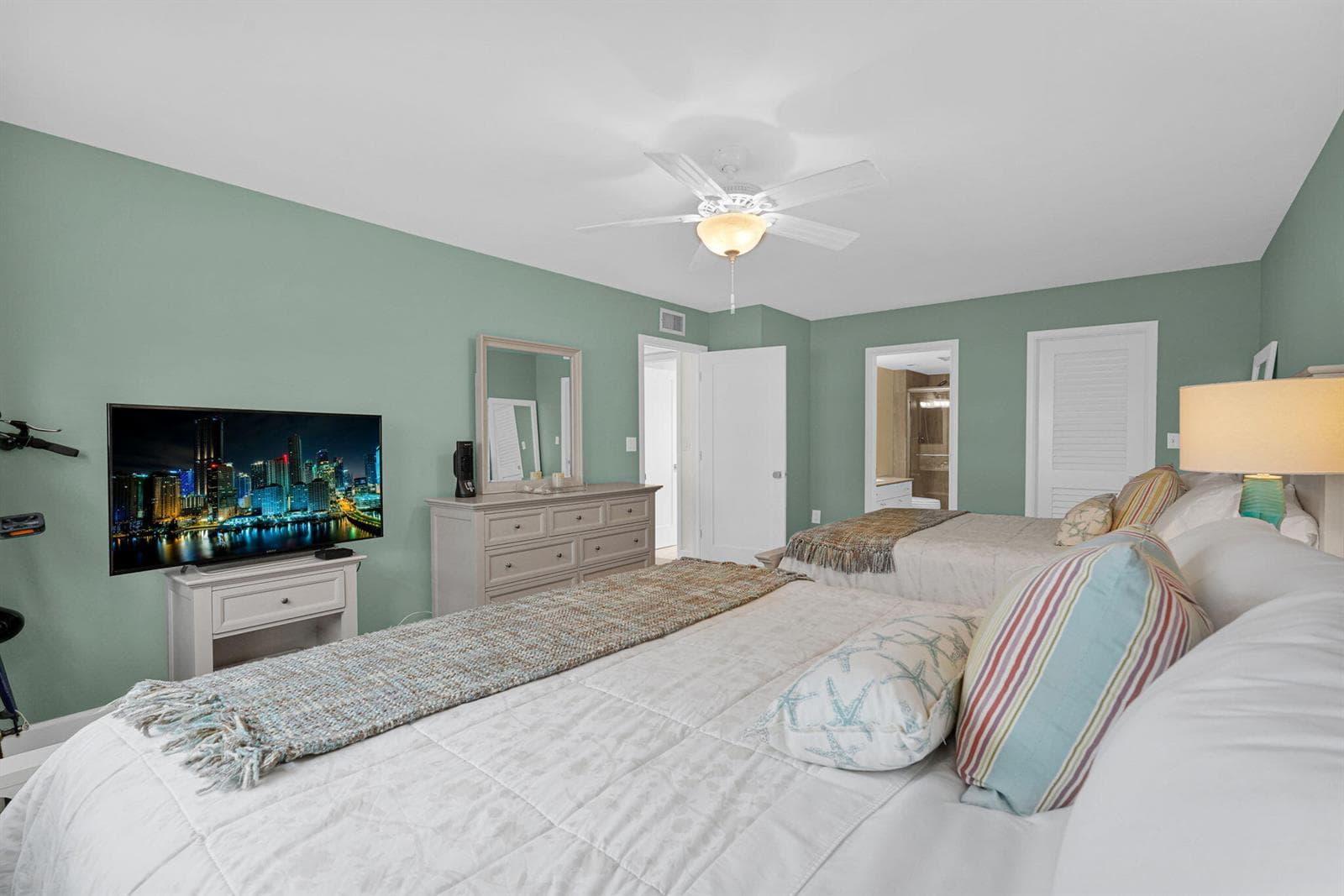 1701 S Ocean Drive 203 photo 13