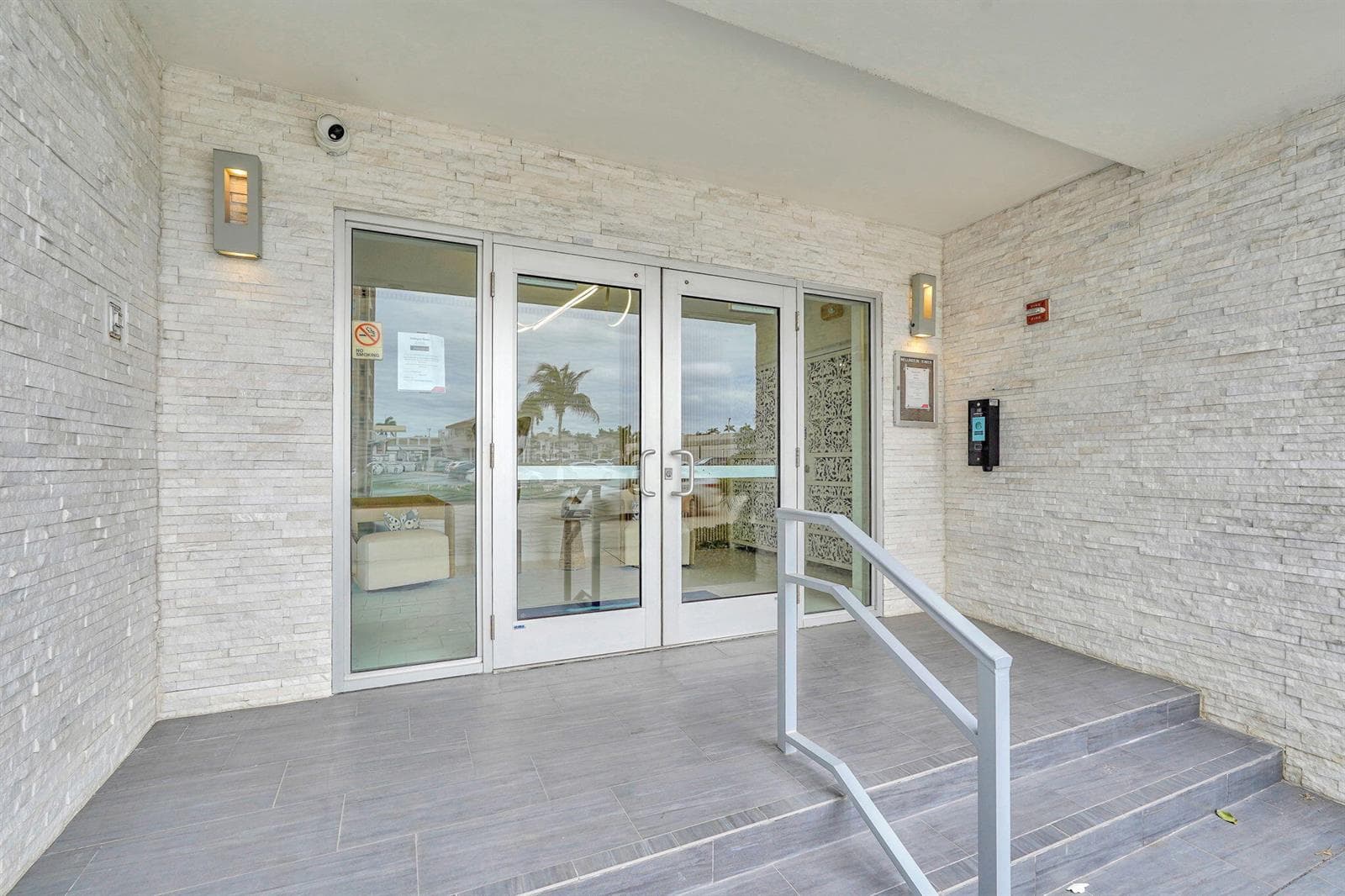 1701 S Ocean Drive 203 photo 22